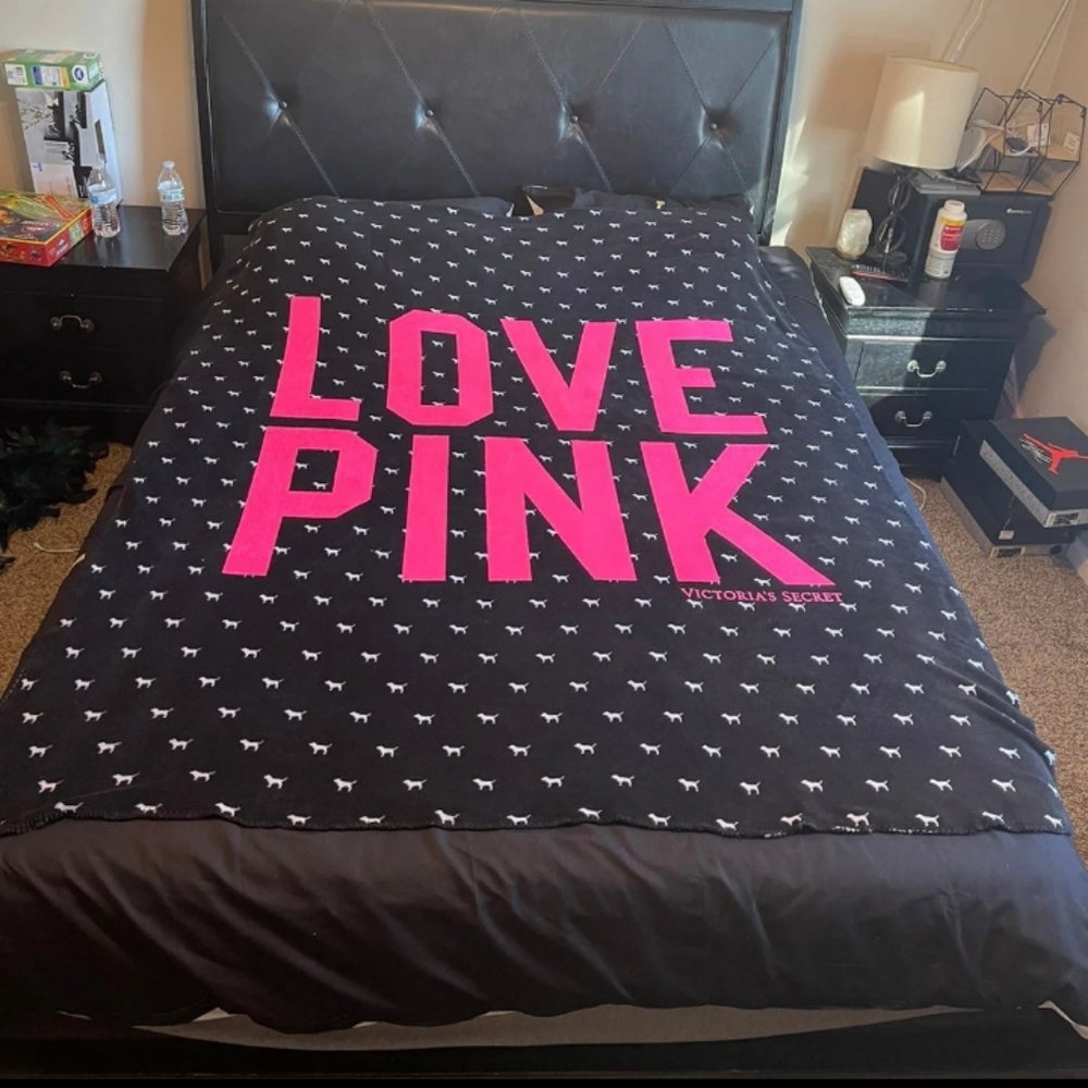 Htf vs pink pup throw